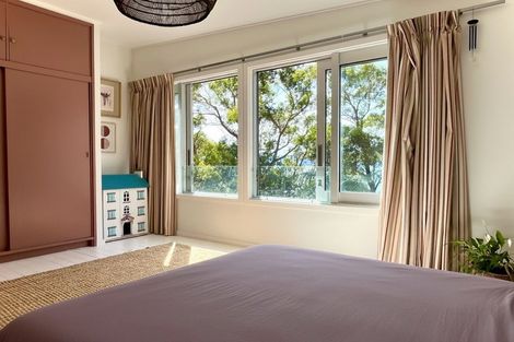 Photo of property in 11 Richmond Road, Mahina Bay, Lower Hutt, 5013