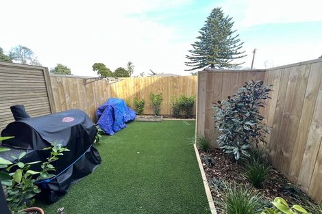 Photo of property in 4/10 Yeovil Road, Te Atatu Peninsula, Auckland, 0610