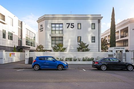 Photo of property in Regent Courts, 2/75 Gloucester Street, Christchurch Central, Christchurch, 8013