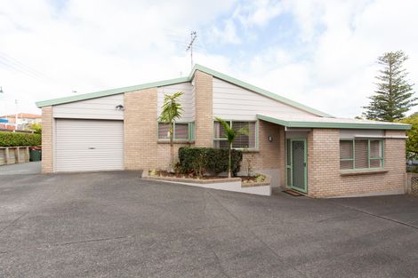 Photo of property in 1/30 Uxbridge Road, Mellons Bay, Auckland, 2014