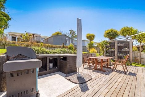 Photo of property in 121 Stanmore Bay Road, Stanmore Bay, Whangaparaoa, 0932
