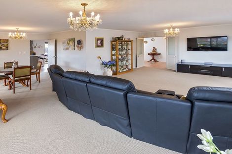 Photo of property in 53 Dalwhinnie Parade, Highland Park, Auckland, 2010