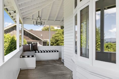 Photo of property in 8 Robieson Lane, Roseneath, Wellington, 6011