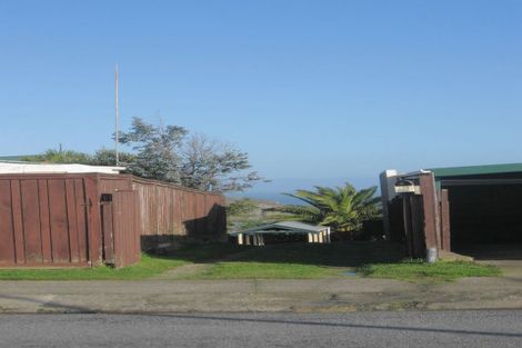 Photo of property in 129 Gloaming Hill, Titahi Bay, Porirua, 5022