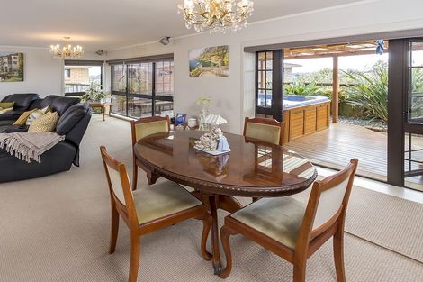 Photo of property in 53 Dalwhinnie Parade, Highland Park, Auckland, 2010