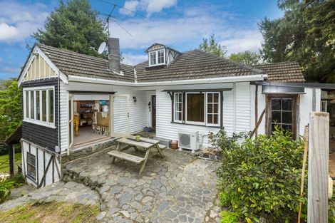 Photo of property in 43 Wyndham Road, Pinehaven, Upper Hutt, 5019