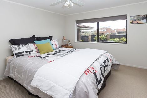 Photo of property in 53 Dalwhinnie Parade, Highland Park, Auckland, 2010