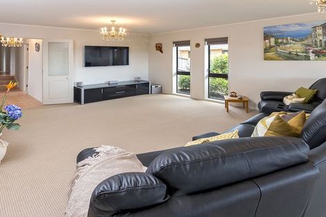 Photo of property in 53 Dalwhinnie Parade, Highland Park, Auckland, 2010