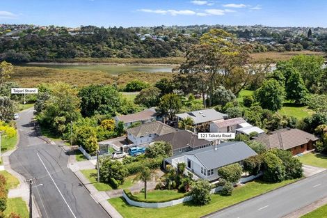 Photo of property in 121 Taikata Road, Te Atatu Peninsula, Auckland, 0610