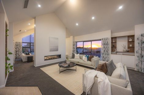 Photo of property in 44 Vaucluse Heights, Fitzherbert, Palmerston North, 4410