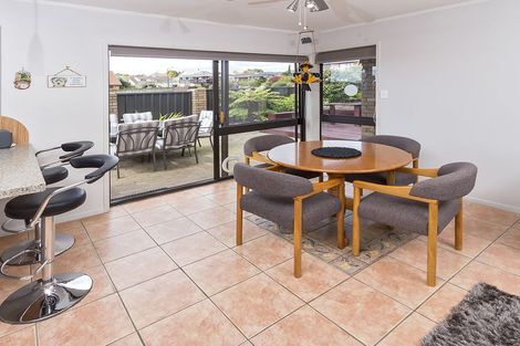 Photo of property in 53 Dalwhinnie Parade, Highland Park, Auckland, 2010