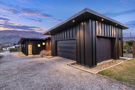 Photo of property in 20 Makomako Road, Wanaka, 9305
