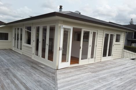 Photo of property in 2/128 Aberdeen Road, Campbells Bay, Auckland, 0620