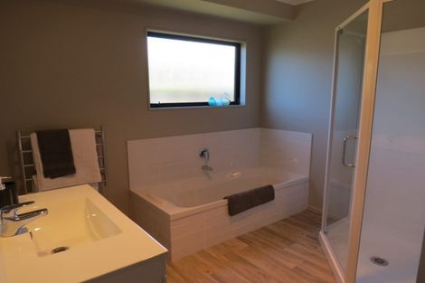 Photo of property in 19 Victoria Street, Coromandel, 3506