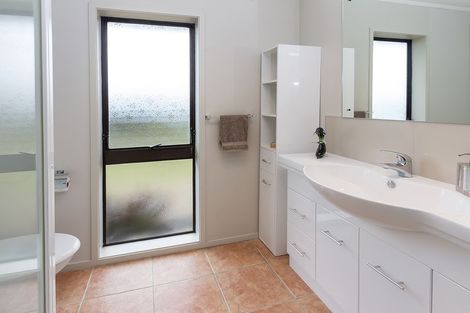 Photo of property in 53 Dalwhinnie Parade, Highland Park, Auckland, 2010