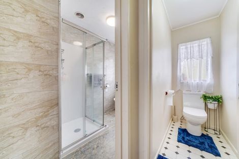 Photo of property in 1/6 Eulogy Place, Randwick Park, Auckland, 2105