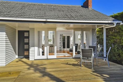 Photo of property in 2/284 East Coast Road, Forrest Hill, Auckland, 0620