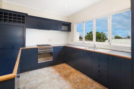 Photo of property in 13 Huia Road, Point Chevalier, Auckland, 1022