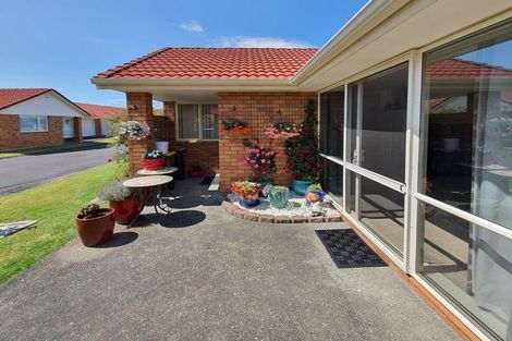 Photo of property in 3/262 Centreway Road, Orewa, 0931