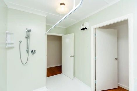 Photo of property in 13a Seaview Road, Marfell, New Plymouth, 4310