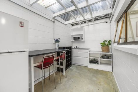 Photo of property in 3/108 Ocean View Road, Northcote, Auckland, 0627