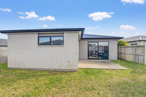 Photo of property in 16 Opouatu Avenue, Glenbrook, 2681