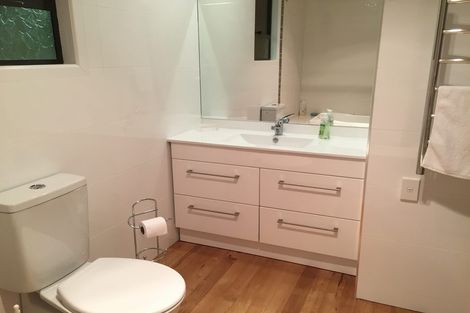 Photo of property in 5 Naera Place, Kawaha Point, Rotorua, 3010