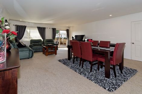 Photo of property in 17 Carlas Way, Ranui, Auckland, 0612