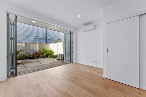 Photo of property in 12 Titoki Close, Matakana, 0985