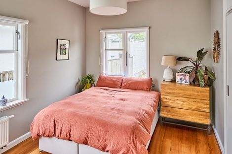 Photo of property in 30 Pukatea Street, Eastbourne, Lower Hutt, 5013