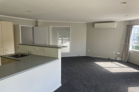 Photo of property in 5 Erskine Close, Island Bay, Wellington, 6023