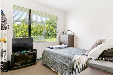 Photo of property in 32 Hewlett Road, Massey, Auckland, 0614