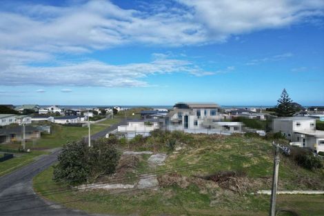 Photo of property in 2 Nelson Street, Foxton Beach, Foxton, 4815