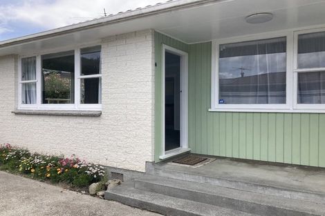 Photo of property in 17a Heather Grove, Fairfield, Lower Hutt, 5011