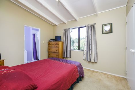 Photo of property in 28 Aldern Road, Massey, Auckland, 0614