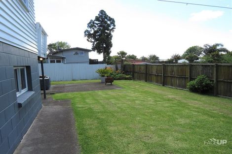 Photo of property in 8 Miltonia Avenue, Te Atatu South, Auckland, 0610