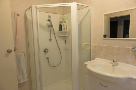 Photo of property in 1b Cairngorm Place, Highland Park, Auckland, 2010