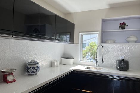 Photo of property in 17 Limmer Place, Browns Bay, Auckland, 0632