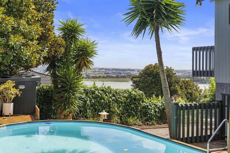 Photo of property in 36 Telstar Place, Beach Haven, Auckland, 0626
