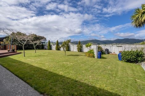 Photo of property in 47 Quadrant Heights, Paraparaumu, 5032