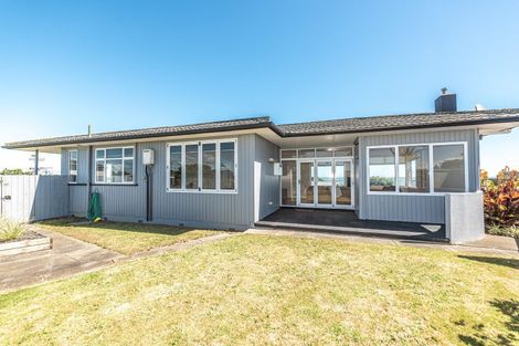 Photo of property in 2 Kapiti Terrace, Castlecliff, Whanganui, 4501