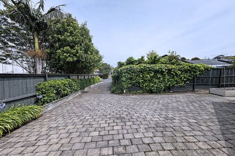 Photo of property in 100 Chelsea View Drive, Chatswood, Auckland, 0626