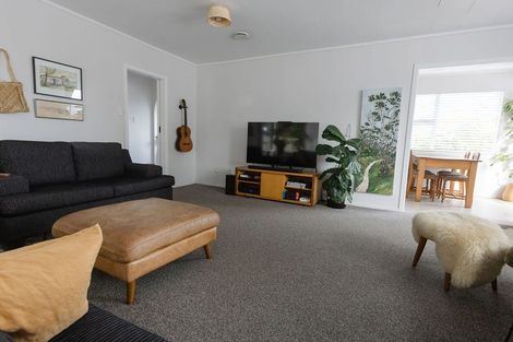 Photo of property in 5 Poharama Place, Marfell, New Plymouth, 4310