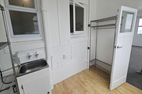 Photo of property in Devonport Apartments, 38/127 Saint Aubyn Street, New Plymouth, 4310