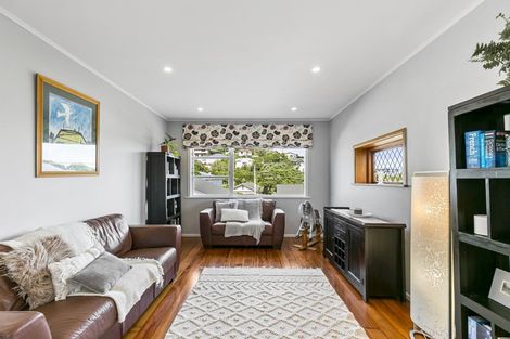 Photo of property in 15 Omar Street, Khandallah, Wellington, 6035