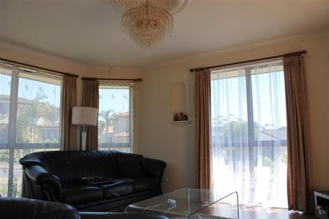 Photo of property in 39 Black Teal Close, Unsworth Heights, Auckland, 0632