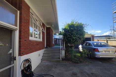 Photo of property in 2/218 Pakuranga Road, Pakuranga Heights, Auckland, 2010