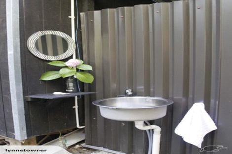 Photo of property in 10-12 Glenesk Road, Piha, New Lynn, 0772