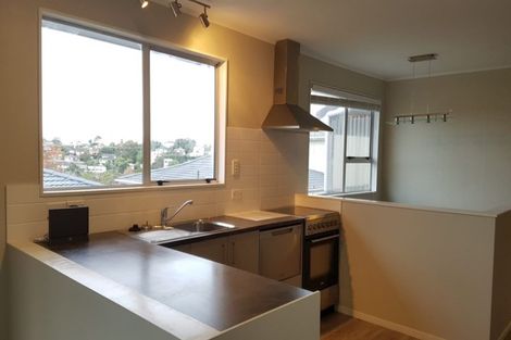 Photo of property in 1/22 Athena Drive, Totara Vale, Auckland, 0629