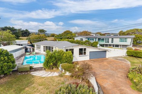 Photo of property in 7 Motukaraka Point, Pauatahanui, Porirua, 5381